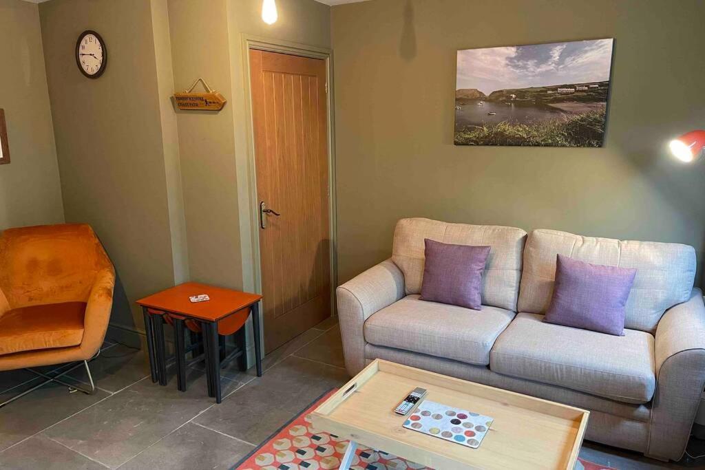 Cottage With Hot Tub In Pembrokeshire Haverfordwest Exterior photo